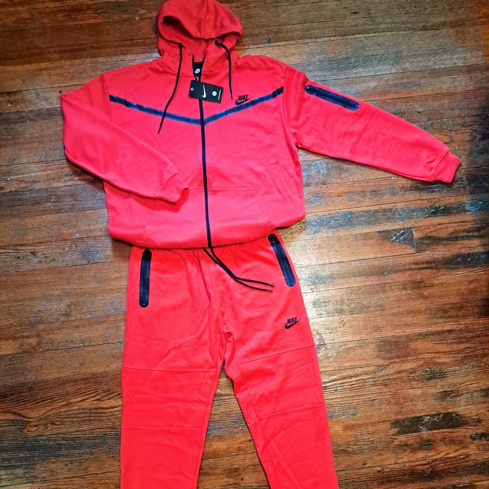 NIKE SPORTSWEAR  FLEECE TAPED FULL-ZIP HOODIE AND PANTS SET.